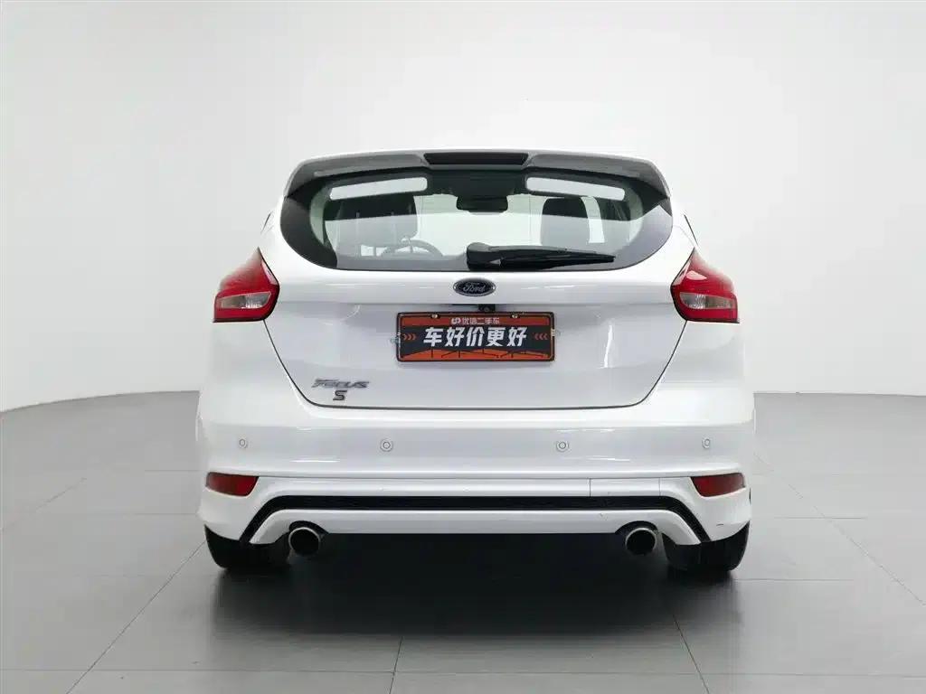 2015 Ford Focus Hatchback EcoBoost 180 Automatic Sport — миниатюра 4