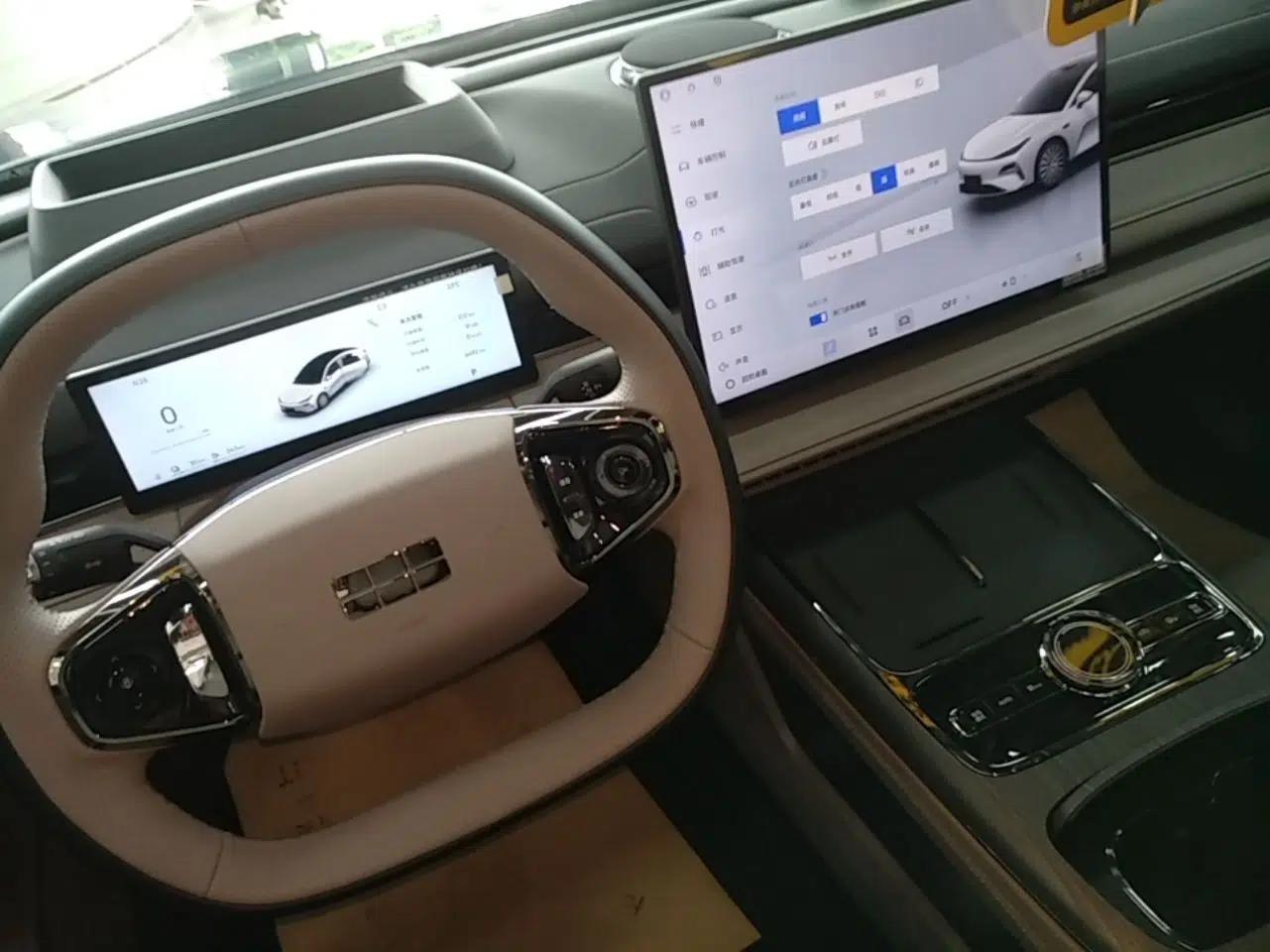 Geely Galaxy 8 2025 130km EM-P Starship Edition — миниатюра 16