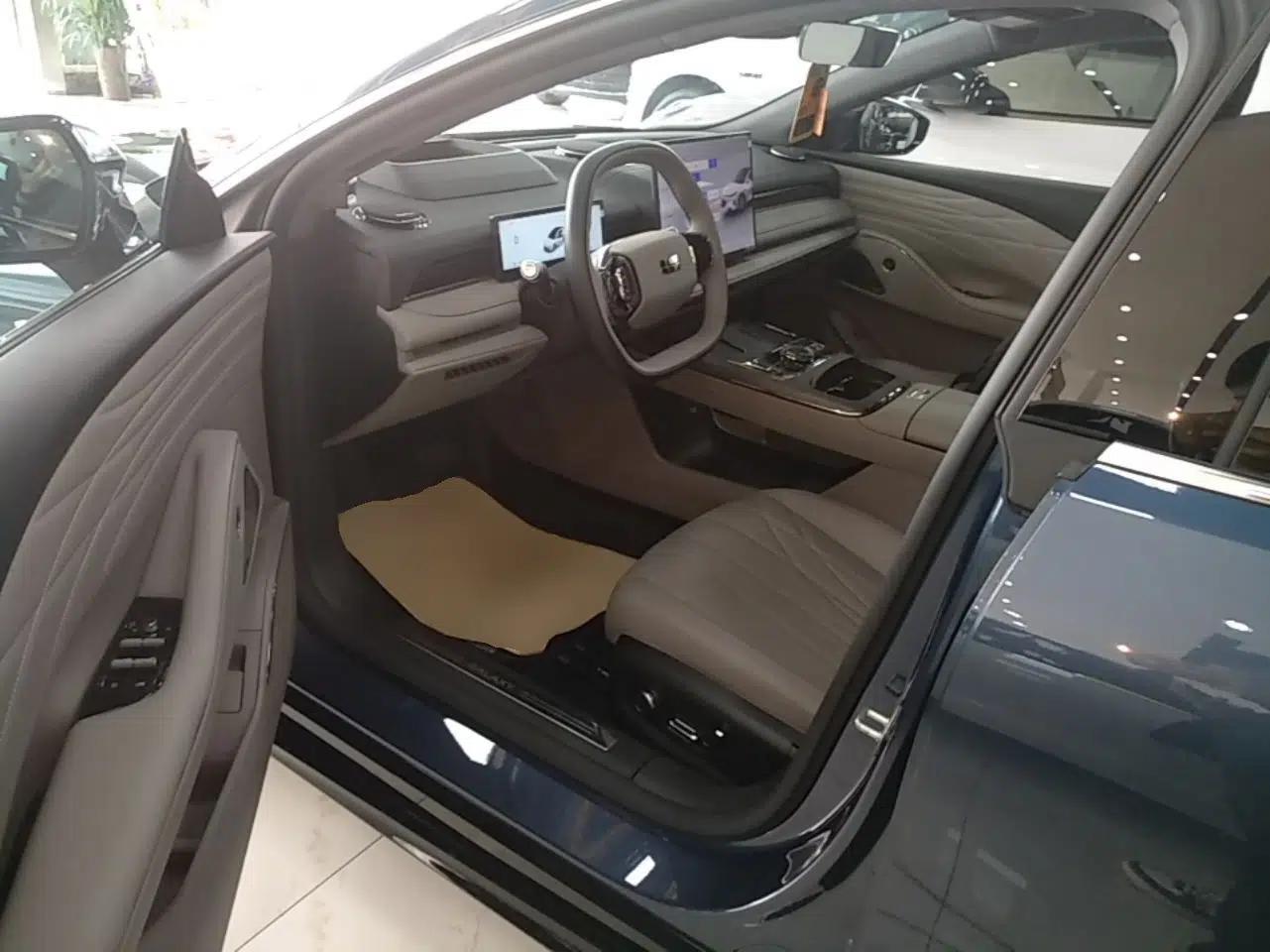 Geely Galaxy 8 2025 130km EM-P Starship Edition — миниатюра 17