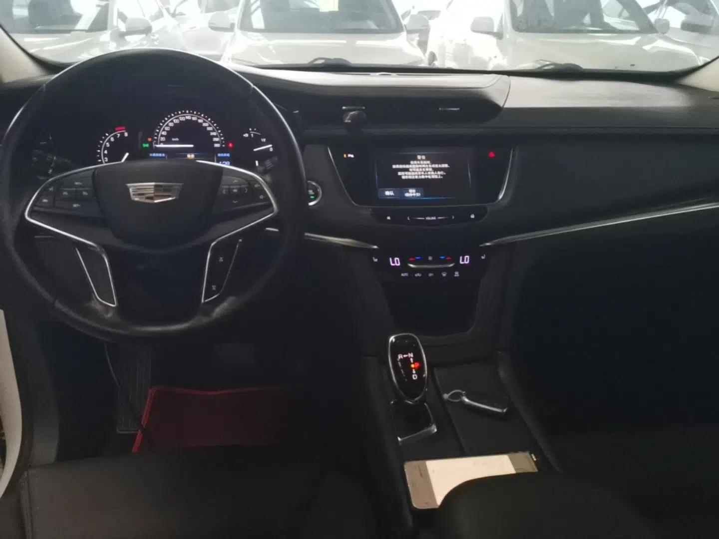 Cadillac XT5 2017 Anniversary Edition 25T Luxury Model — миниатюра 13