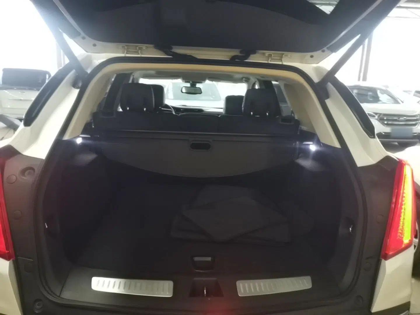 Cadillac XT5 2017 Anniversary Edition 25T Luxury Model — миниатюра 22