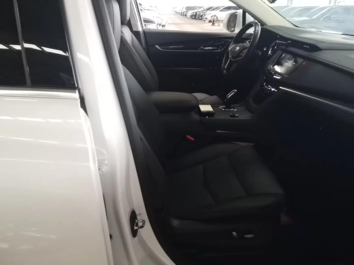 Cadillac XT5 2017 Anniversary Edition 25T Luxury Model — миниатюра 23