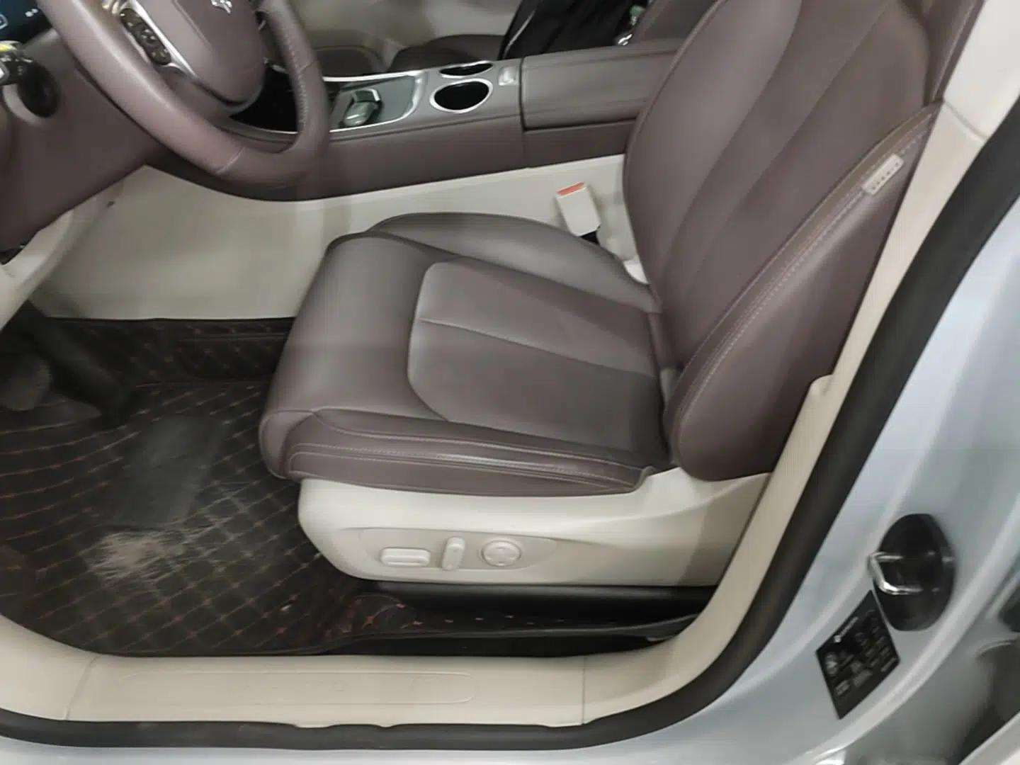 Leapmotor C11 2023 Range-Extended 200 Comfort Edition — миниатюра 18