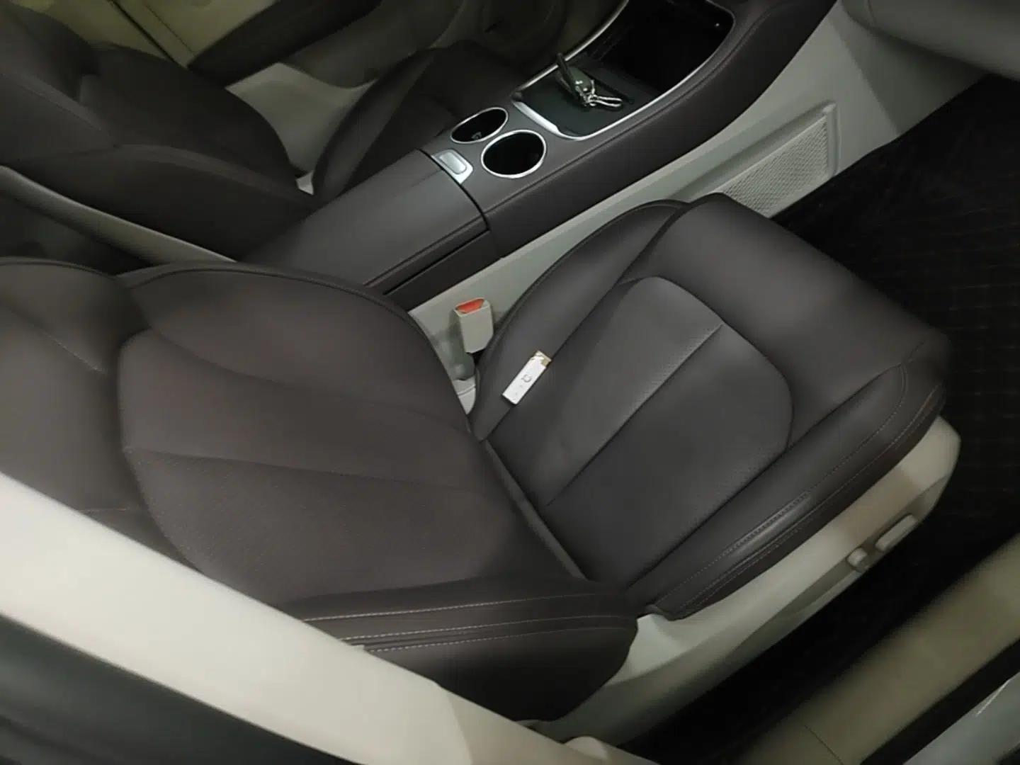 Leapmotor C11 2023 Range-Extended 200 Comfort Edition — миниатюра 23