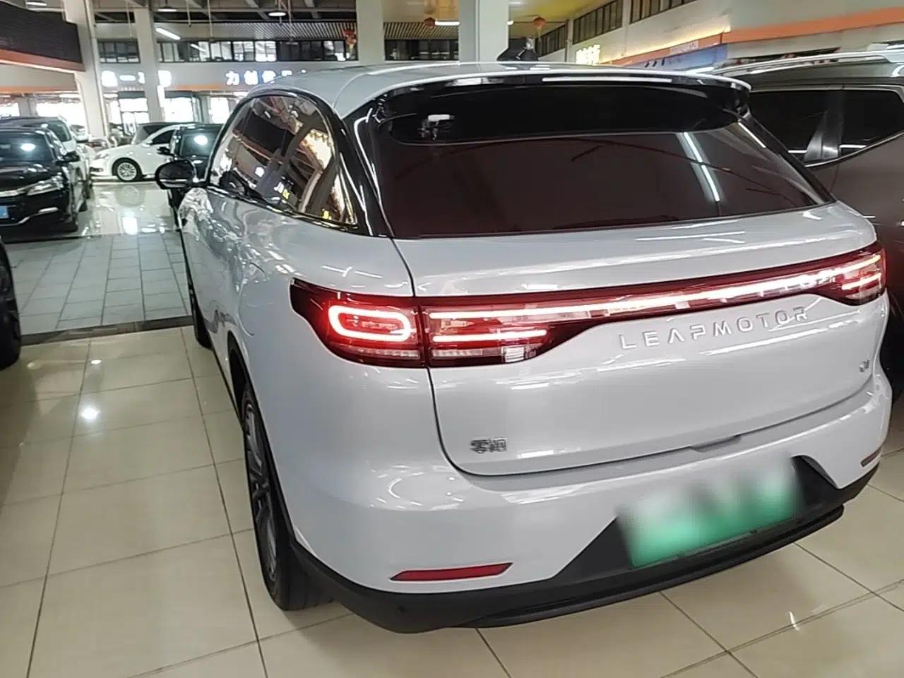 Leapmotor C11 2023 Range-Extended 200 Comfort Edition — миниатюра 4