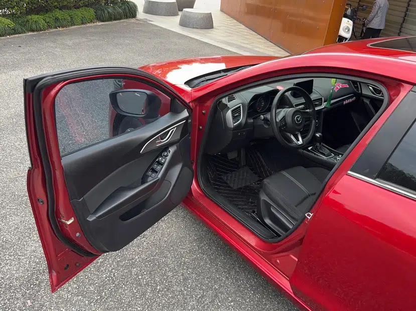 Mazda 3 Axela 2017 Hatchback 1.5L Automatic Luxury Model Emission Standard China V — миниатюра 22