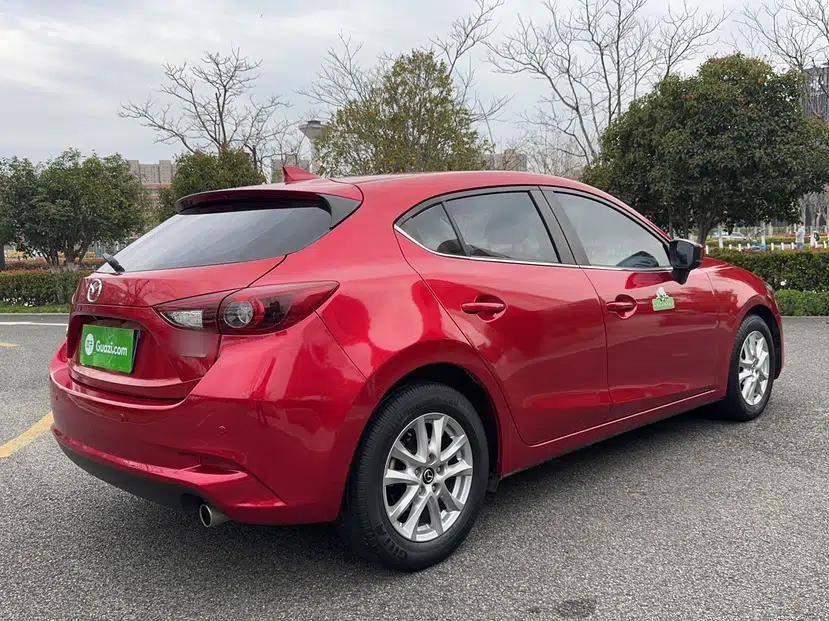 Mazda 3 Axela 2017 Hatchback 1.5L Automatic Luxury Model Emission Standard China V — миниатюра 4