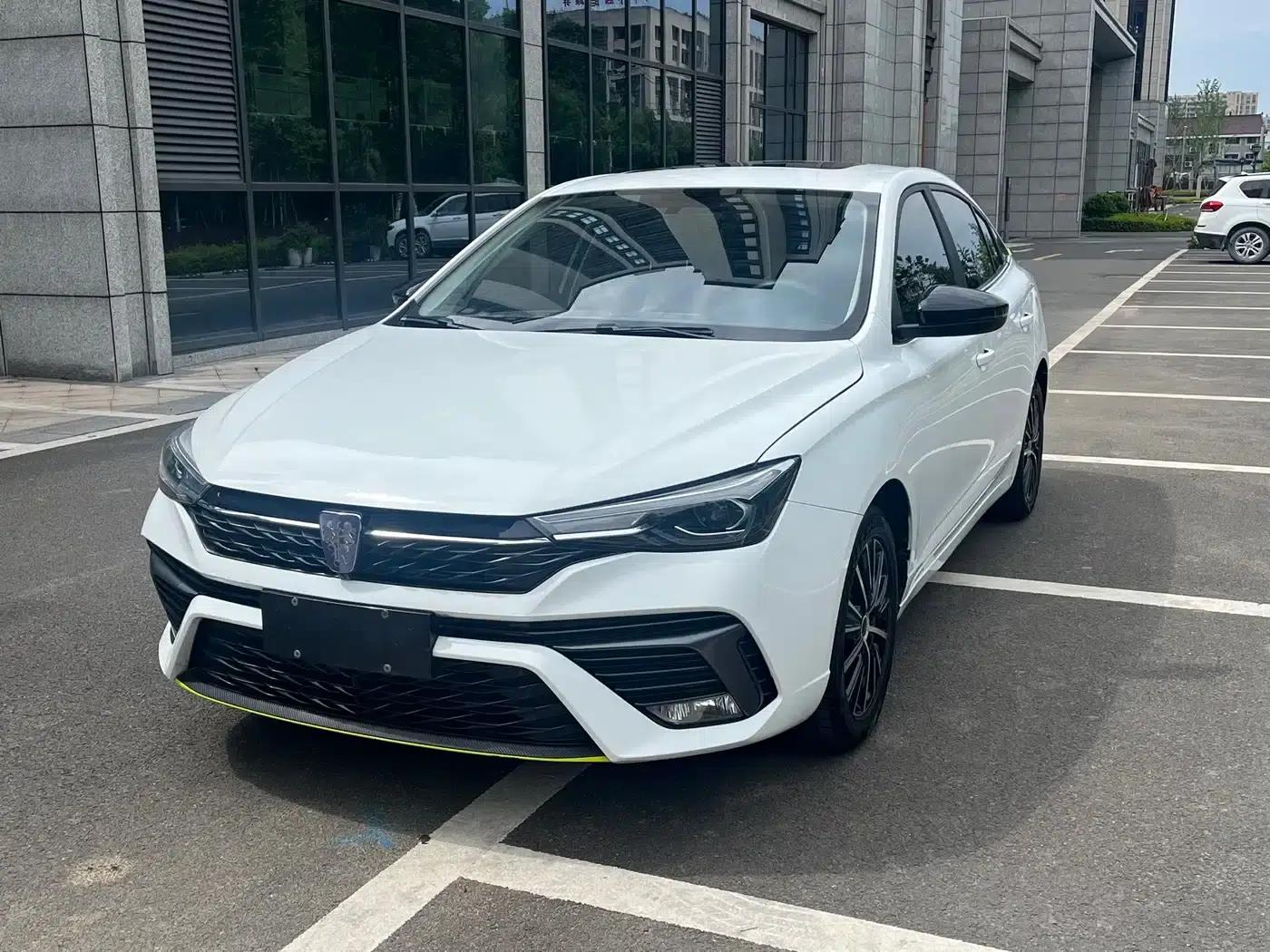 Roewe i5 2021 1.5L Manual Platinum Edition — миниатюра 1