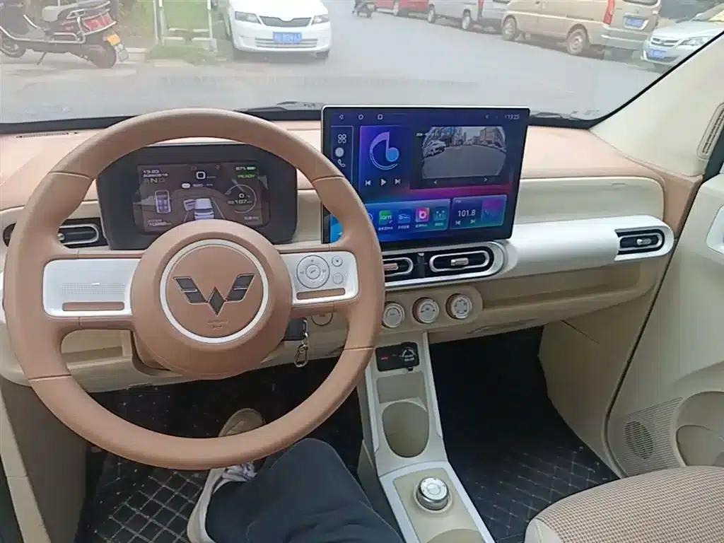Hongguang MINIEV 2024 Third Generation 215km/h Youth Edition — миниатюра 10