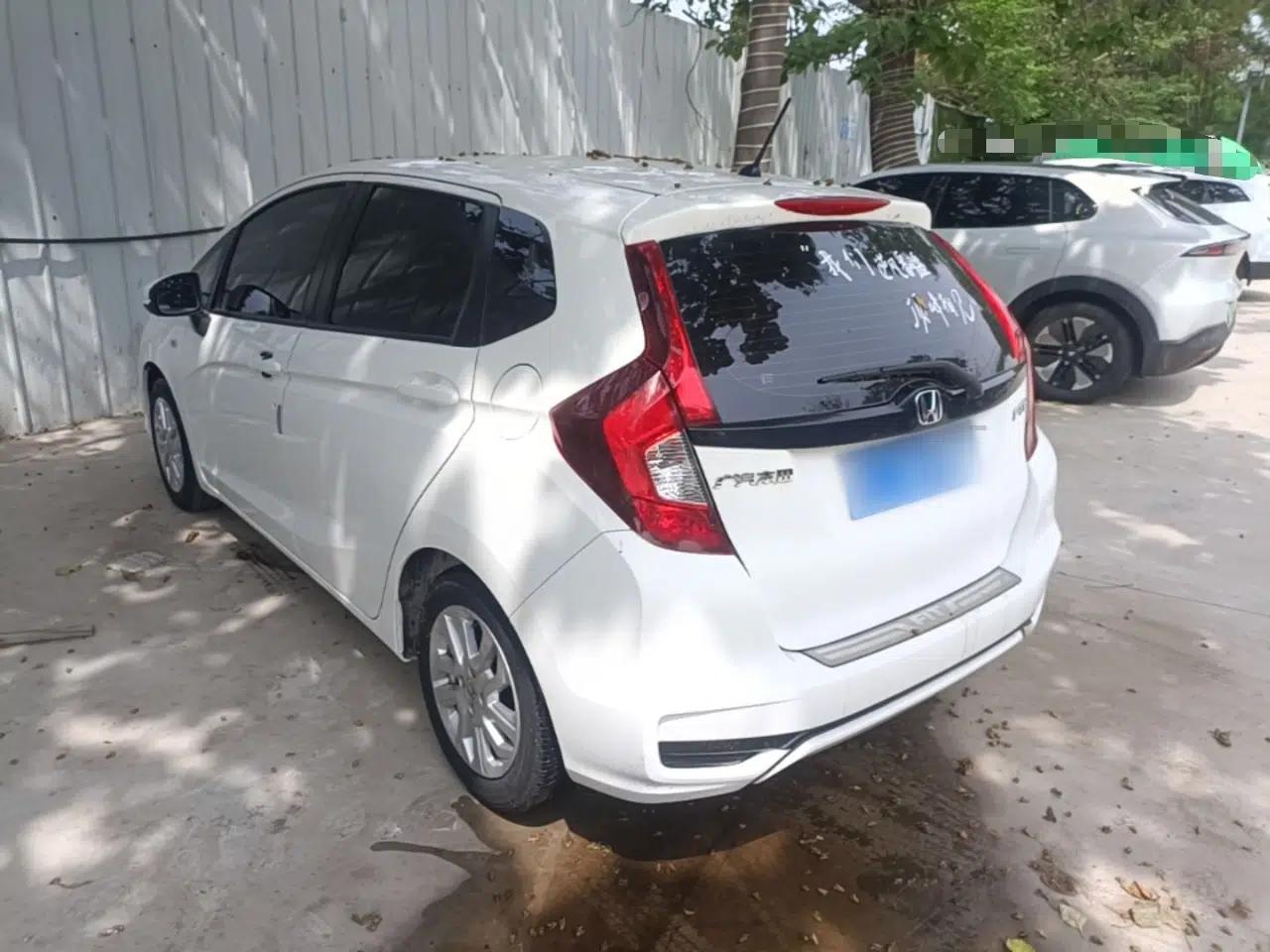 Honda Fit 2018 1.5L CVT Comfort Sunroof Version — миниатюра 4