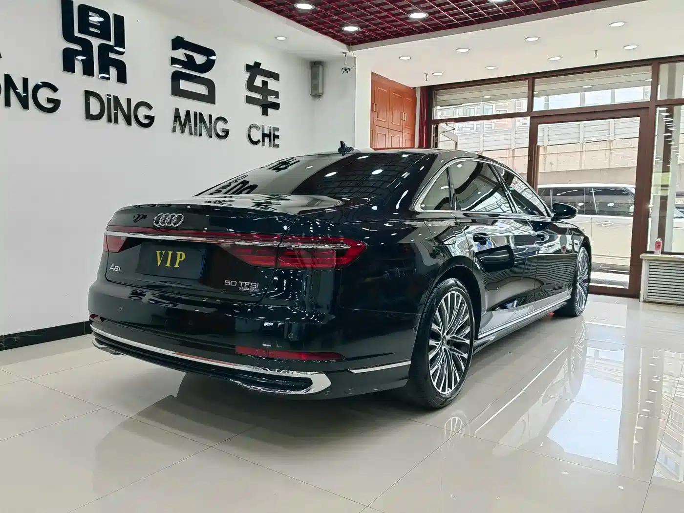 2025 Audi A8 A8L 50 TFSI quattro Premium Edition — миниатюра 4