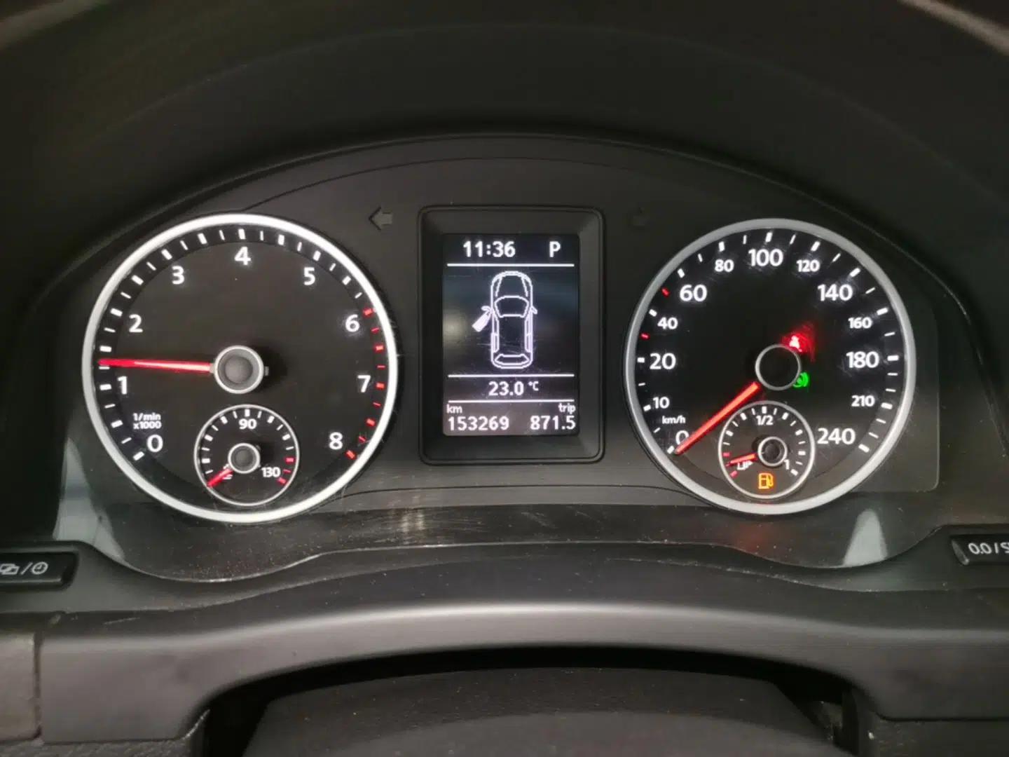 Volkswagen Tiguan 2015 1.8TSI Automatic Two-Wheel Drive Comfort Edition — миниатюра 15