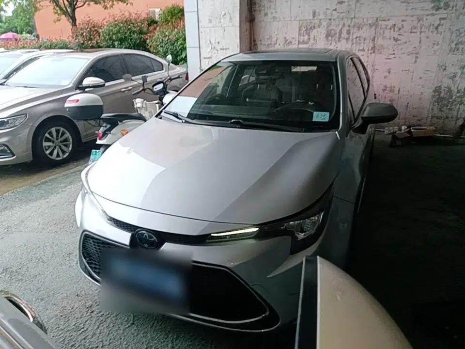Toyota Levin 2021 Dual-Engine 1.8H E-CVT Luxury Edition — миниатюра 2