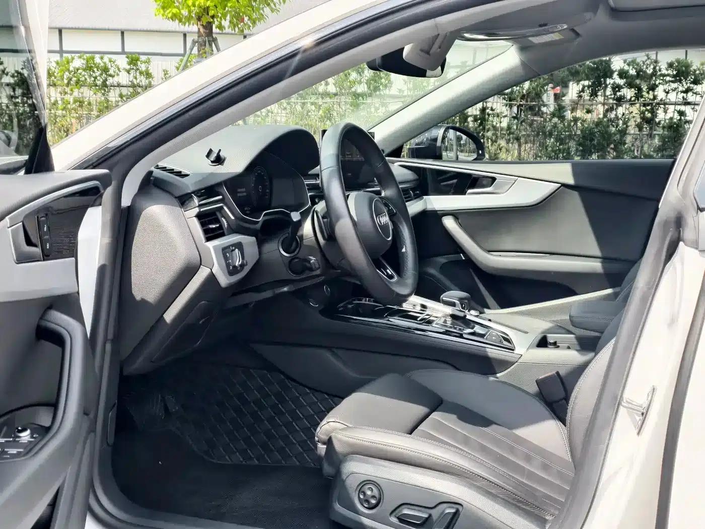 2022 Audi A5 Sportback 40 TFSI (Imported) - Fashionable and Elegant Model — миниатюра 13