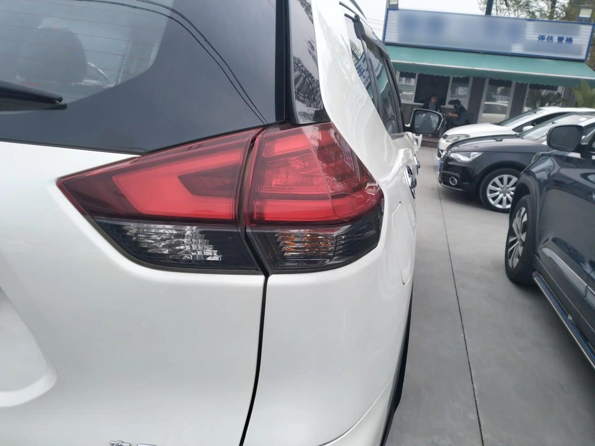 Nissan X-Trail 2017 2.0L CVT Comfort Edition 2WD — миниатюра 8