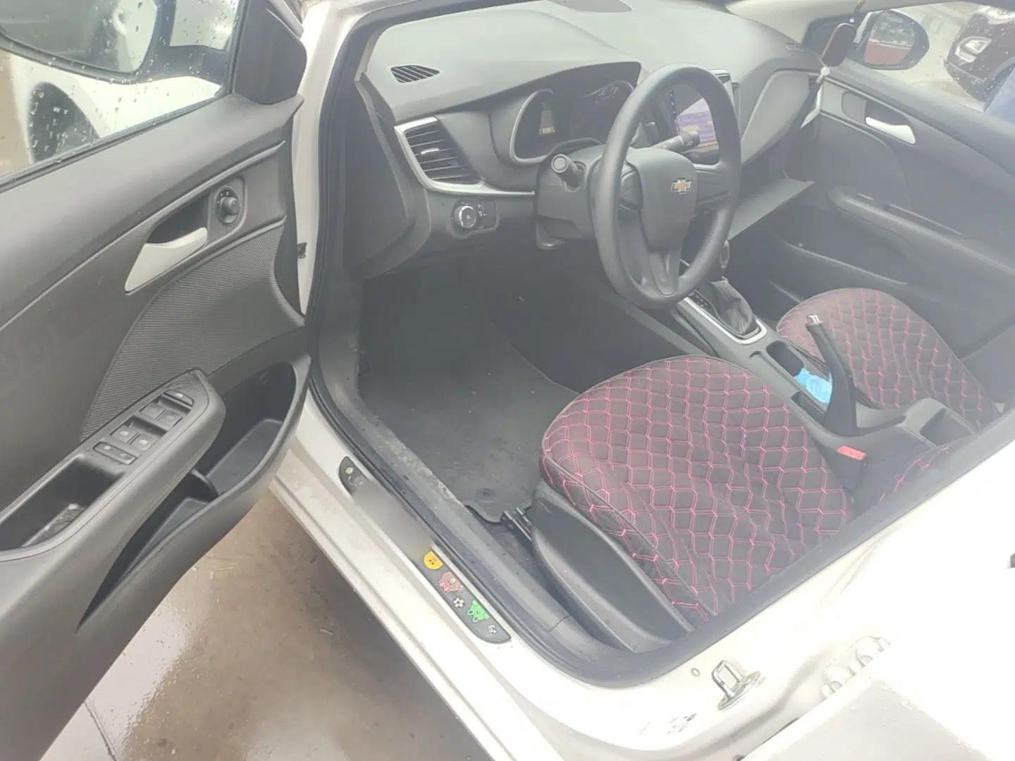 Chevrolet Cavalier 2019 320 Automatic Enjoyment with Sunroof — миниатюра 19