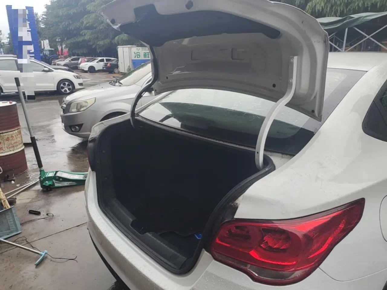 Chevrolet Cavalier 2019 320 Automatic Enjoyment with Sunroof — миниатюра 22