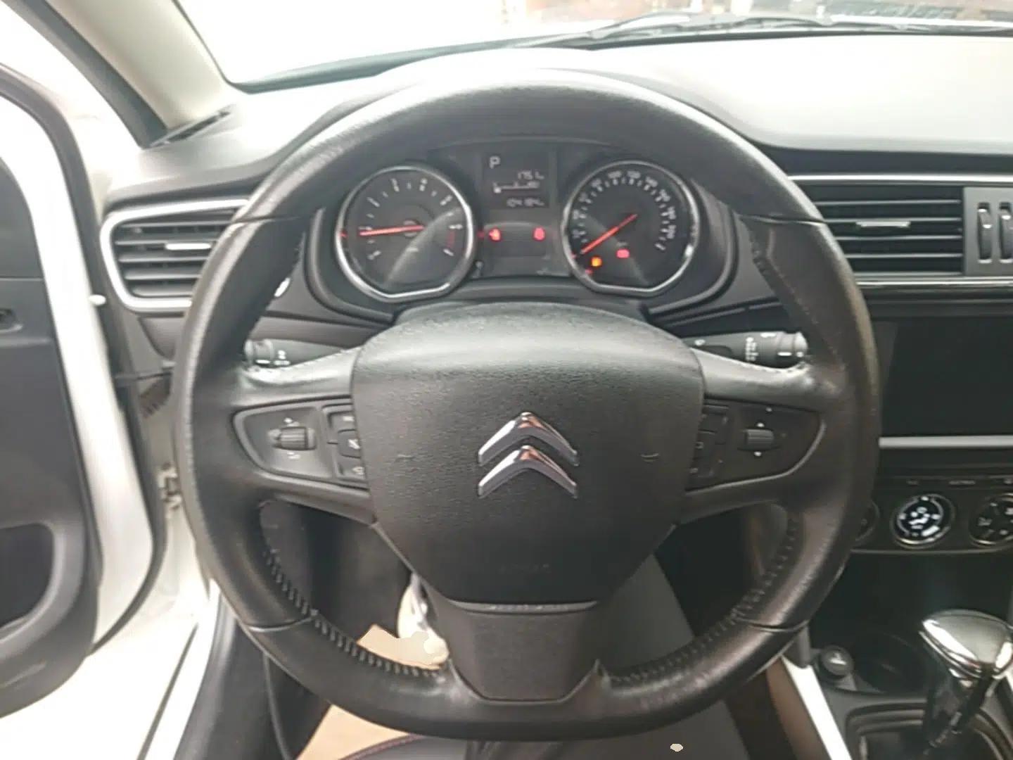 Citroen C3-XR 2015 1.6THP Automatic Pioneer Model — миниатюра 14