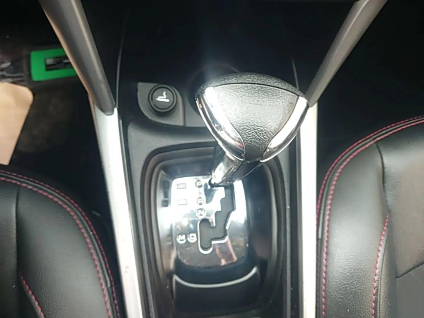 Citroen C3-XR 2015 1.6THP Automatic Pioneer Model — миниатюра 17