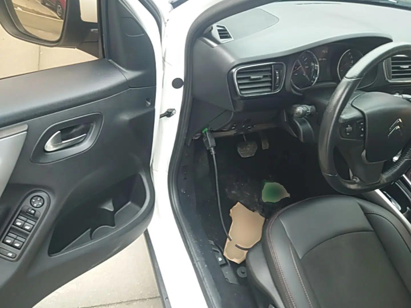 Citroen C3-XR 2015 1.6THP Automatic Pioneer Model — миниатюра 19