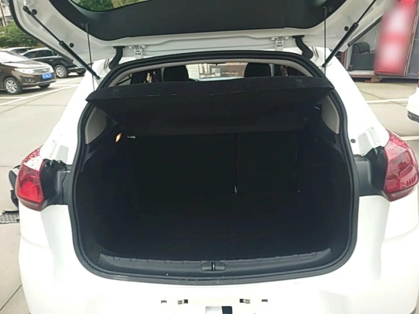 Citroen C3-XR 2015 1.6THP Automatic Pioneer Model — миниатюра 22