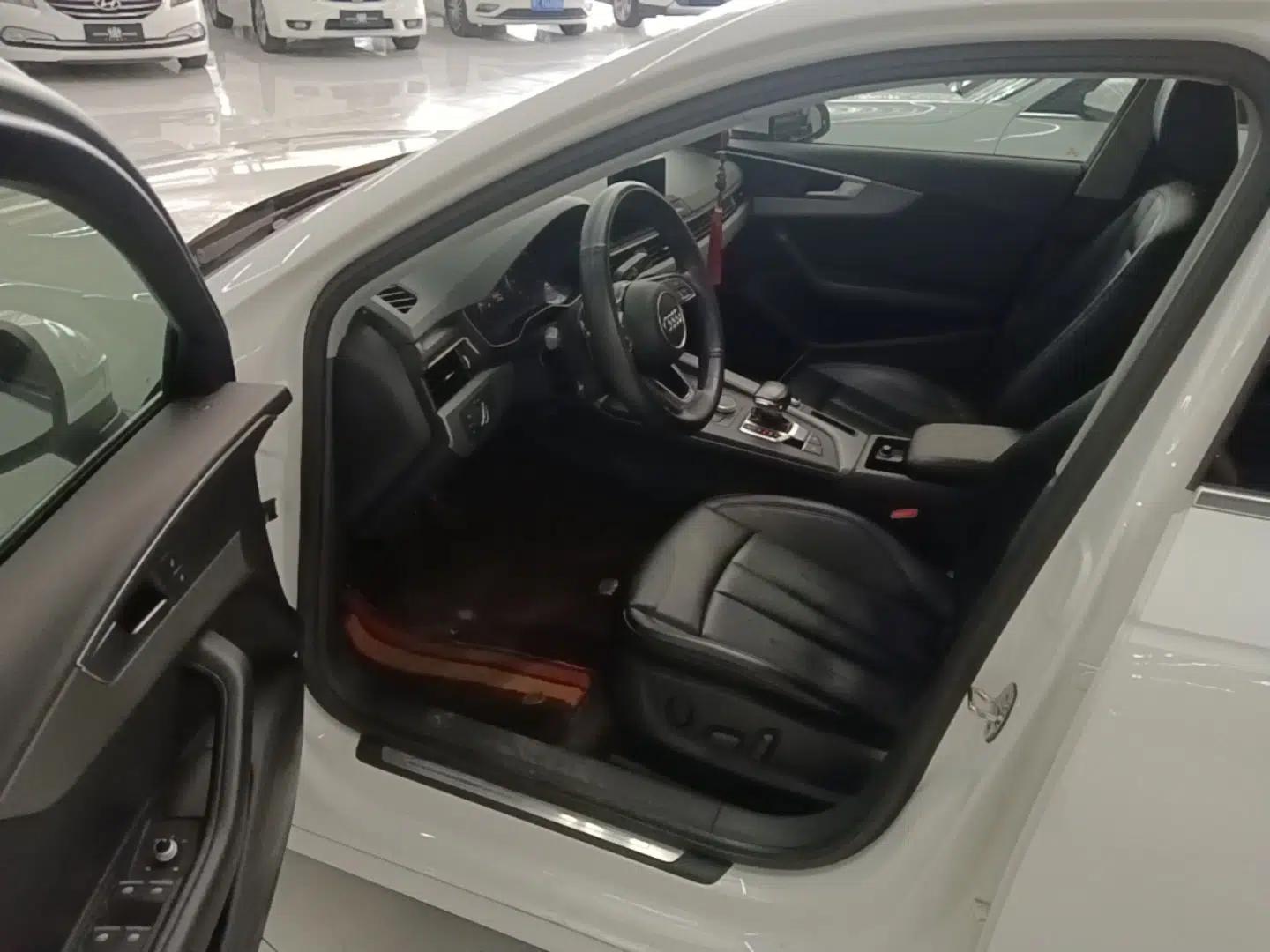 Audi A4L 2018 30th Anniversary Edition 40 TFSI Trendy Model — миниатюра 19