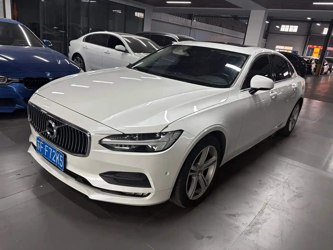2018 Volvo S90 T4 Smart Edition — миниатюра 1