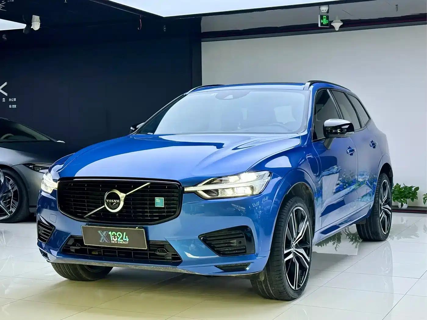 2021 Volvo XC60 Plug-in Hybrid T8 E-Drive Hybrid Smart Sport Edition — миниатюра 1