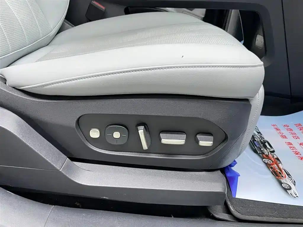 NIO ES8 2023 100kWh Executive Edition — миниатюра 10