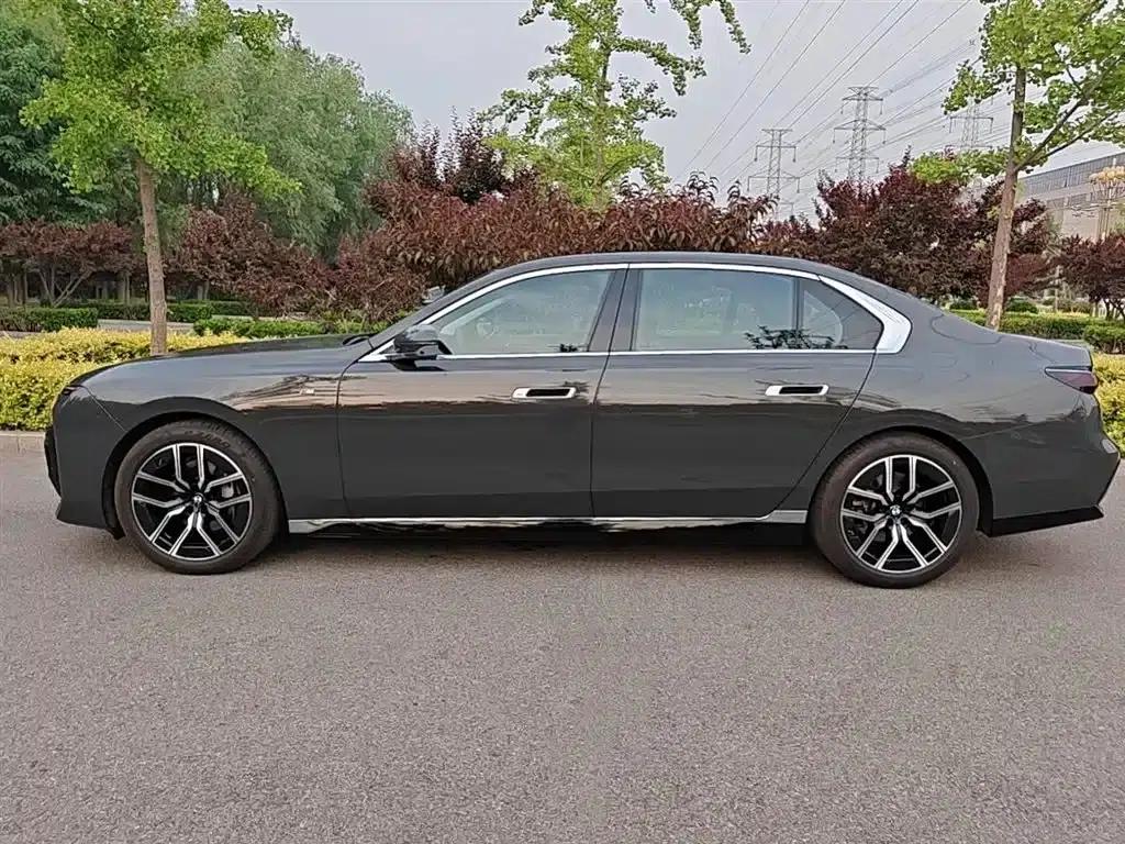 2023 BMW 7 Series 735Li M Sport Package — миниатюра 3