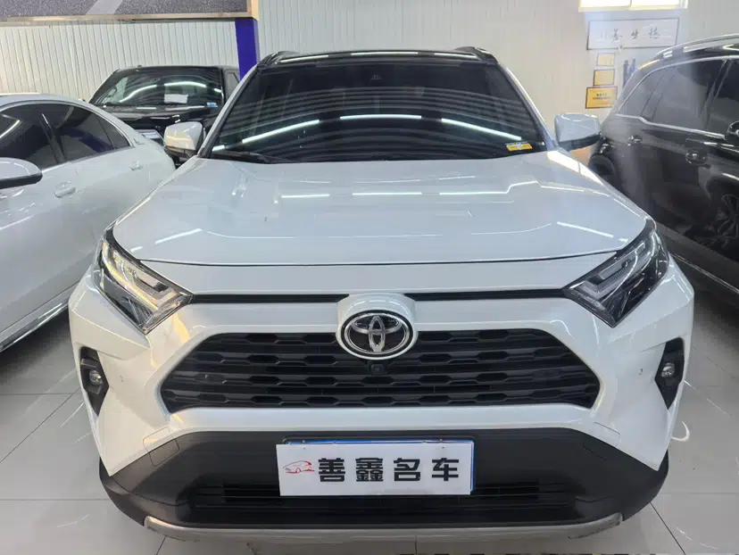 Used Toyota RAV4 2023 2.0L CVT Two-Wheel Drive Fashion Plus Edition — миниатюра 3