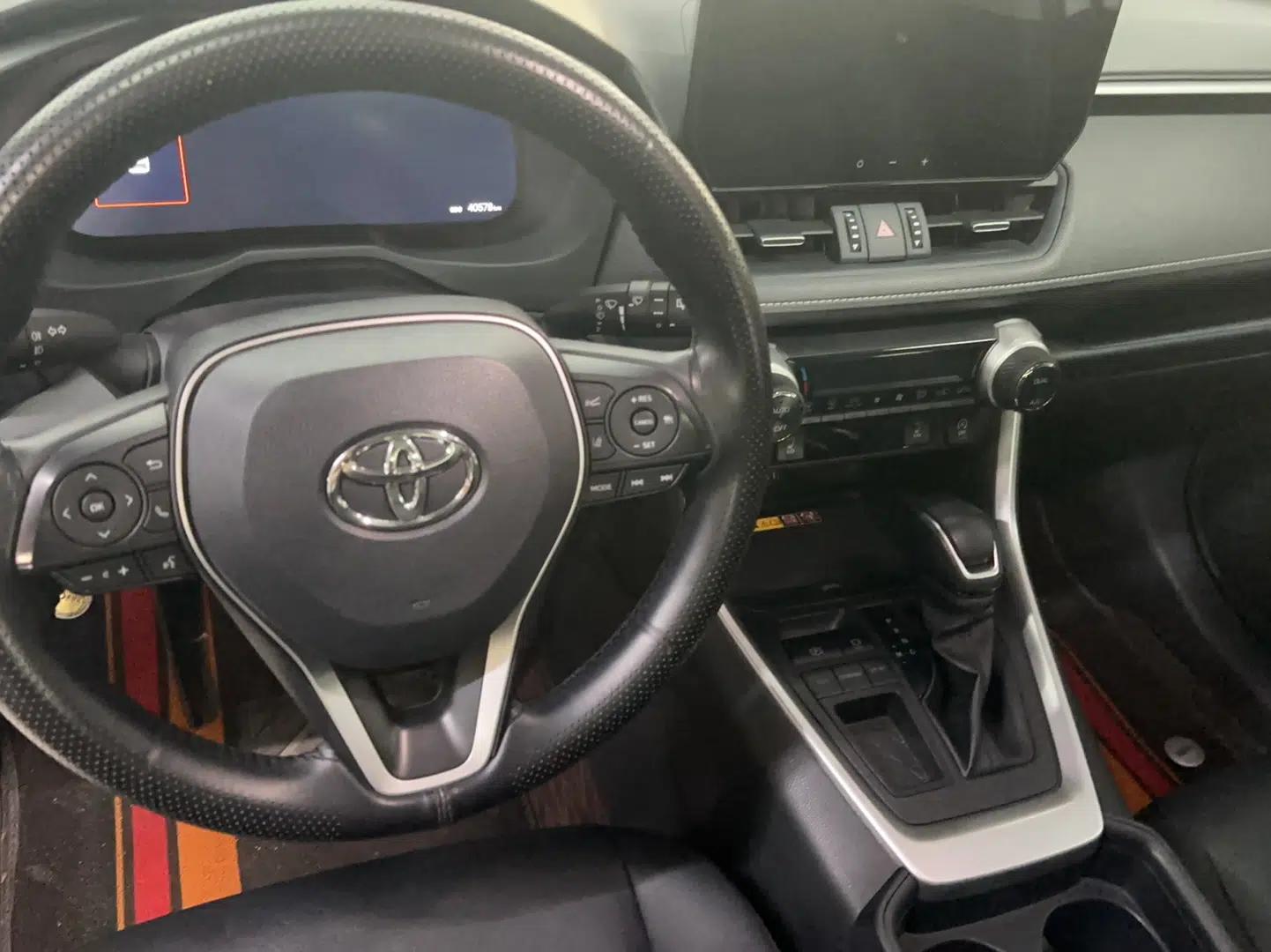 Used Toyota RAV4 2023 2.0L CVT Two-Wheel Drive Fashion Plus Edition — миниатюра 8