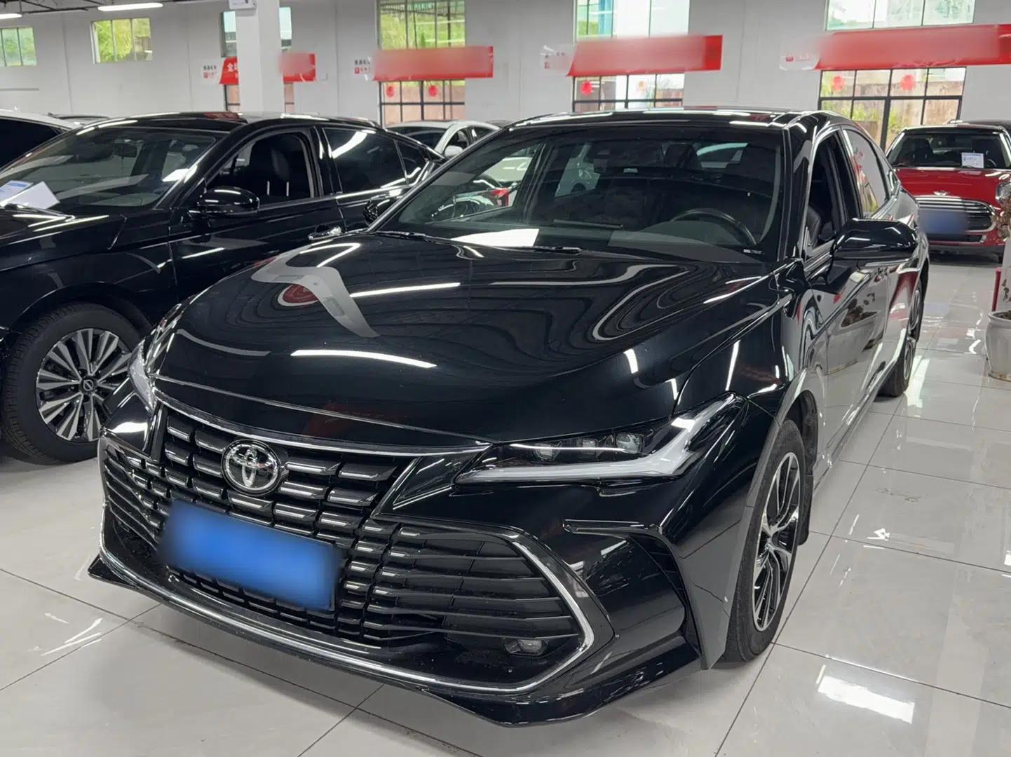 Used Toyota Avalon 2023 2.0L Premium Edition — миниатюра 1