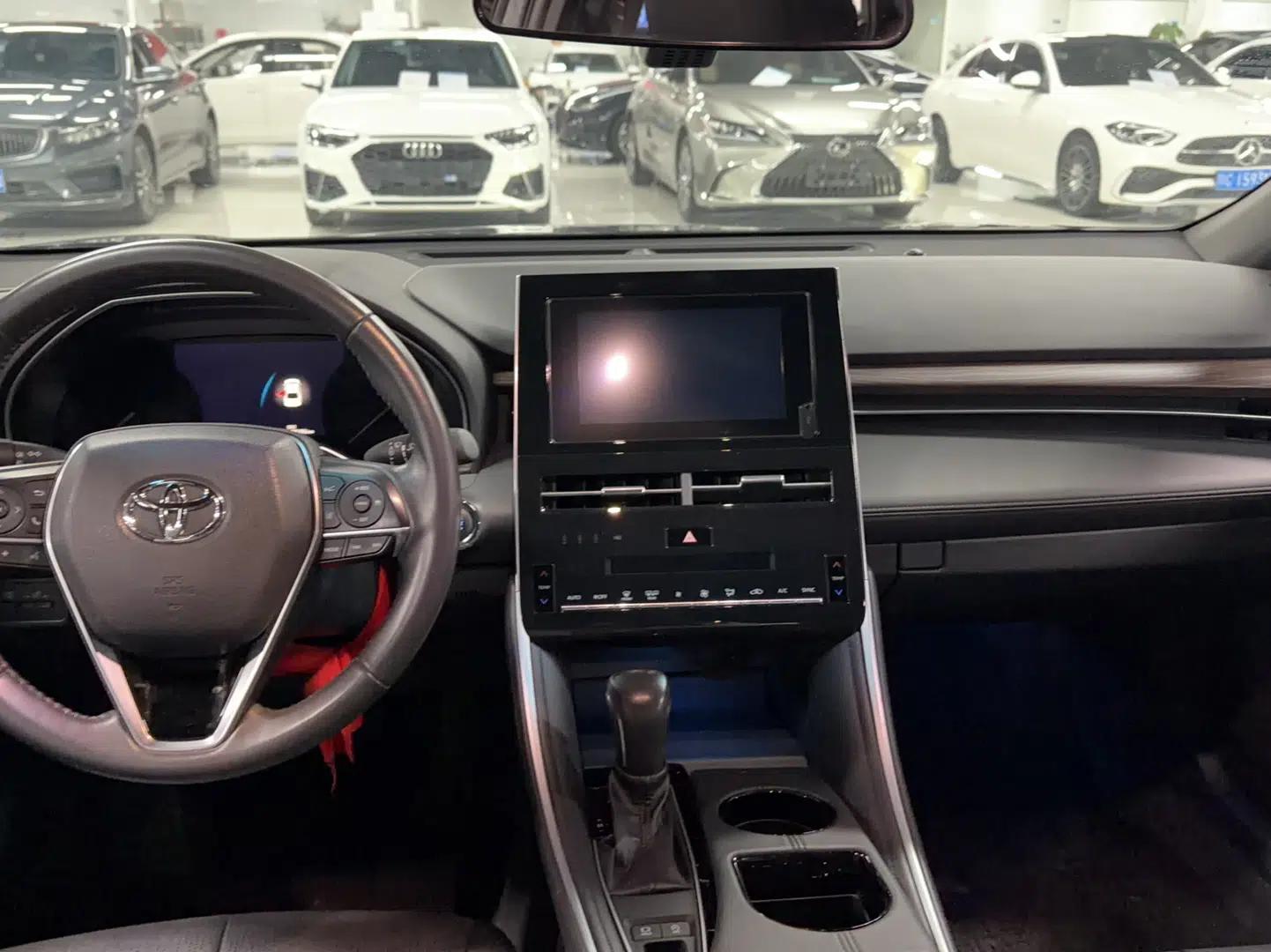 Used Toyota Avalon 2023 2.0L Premium Edition — миниатюра 10
