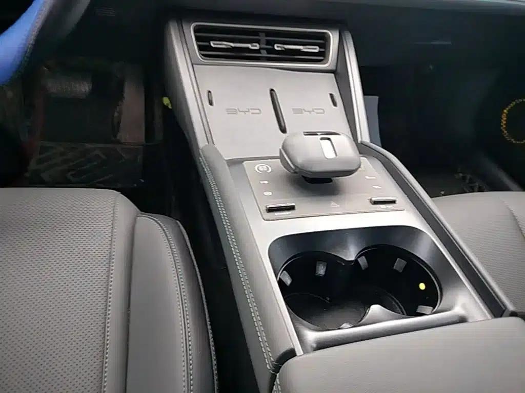 Qin L 2025 DM-i Intelligent Driving Edition 80KM Leading Model — миниатюра 14