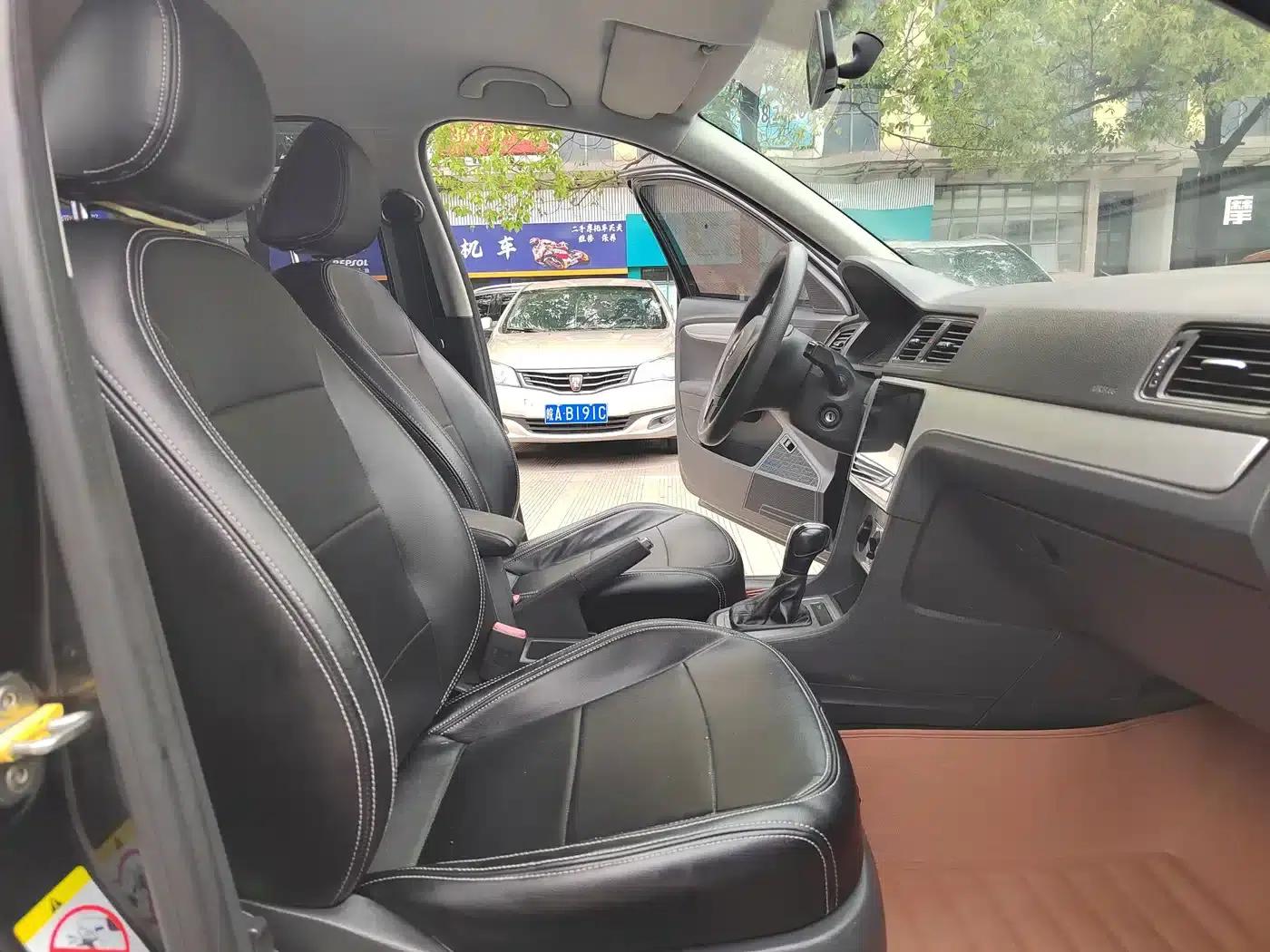 2013 Volkswagen Lavida Classic Facelift 1.6L Automatic Fashion Edition — миниатюра 5
