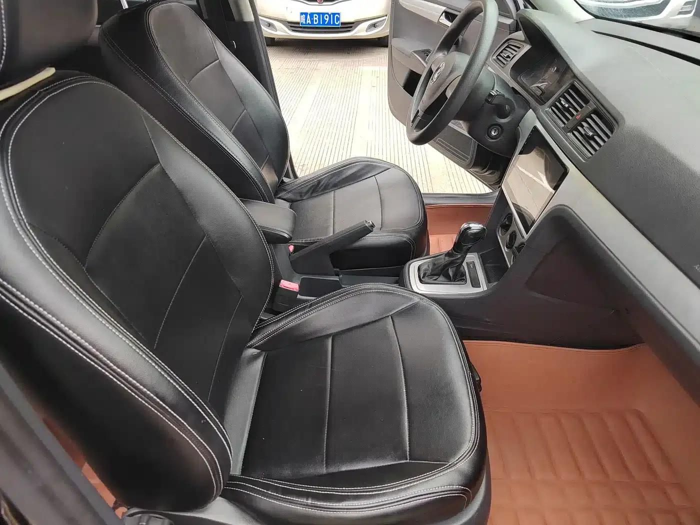 2013 Volkswagen Lavida Classic Facelift 1.6L Automatic Fashion Edition — миниатюра 6