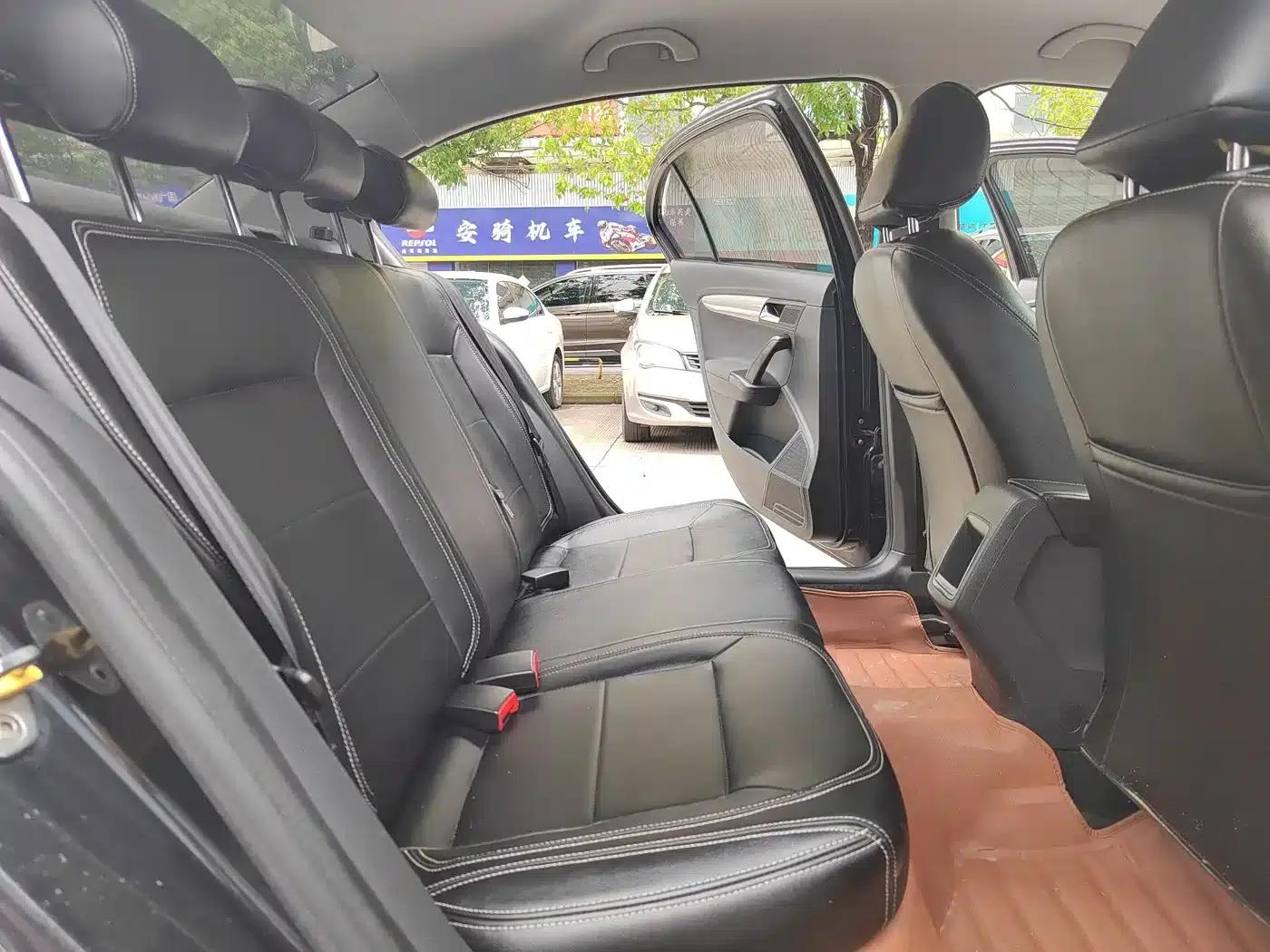 2013 Volkswagen Lavida Classic Facelift 1.6L Automatic Fashion Edition — миниатюра 7