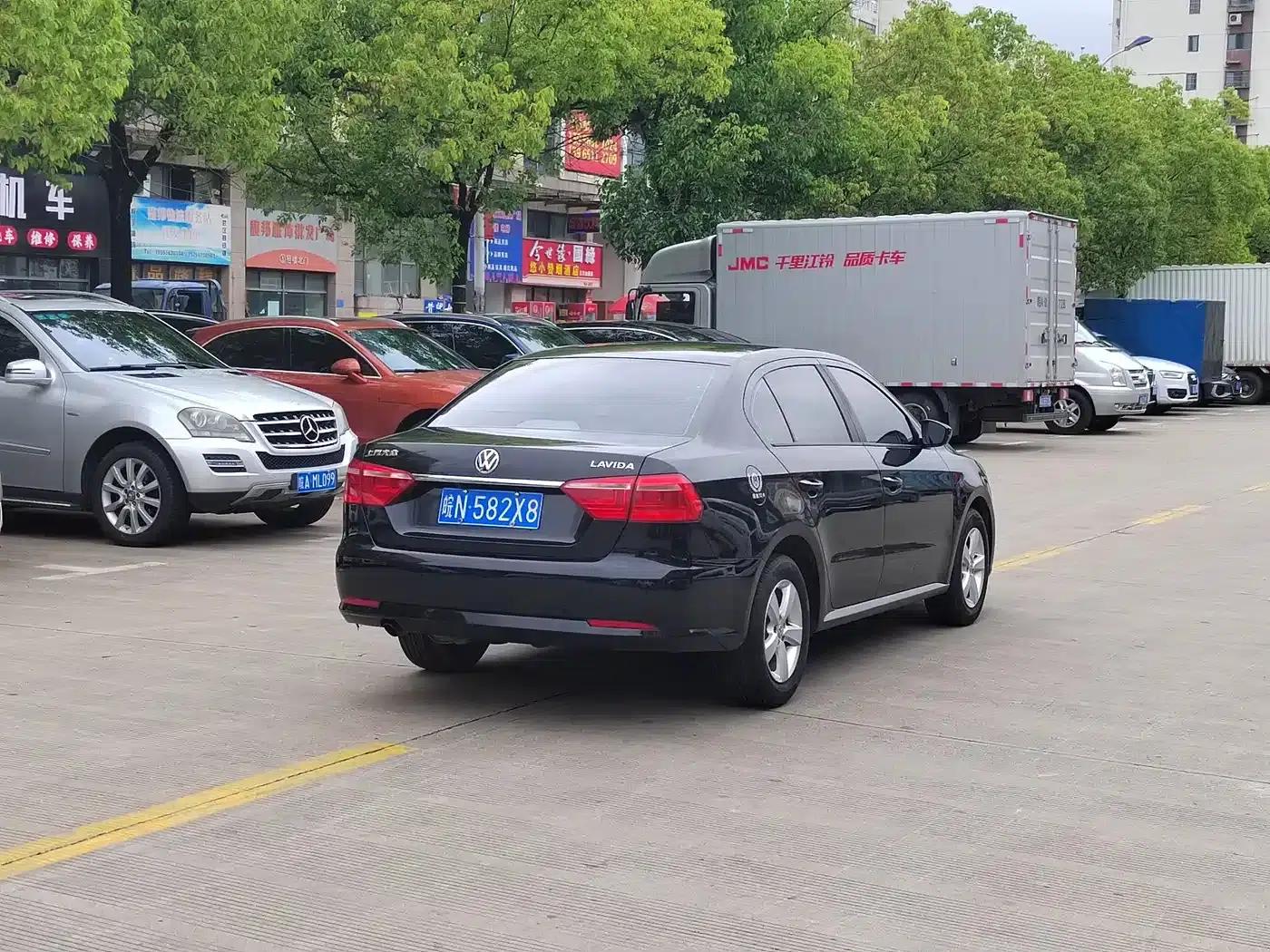 2013 Volkswagen Lavida Classic Facelift 1.6L Automatic Fashion Edition — миниатюра 8