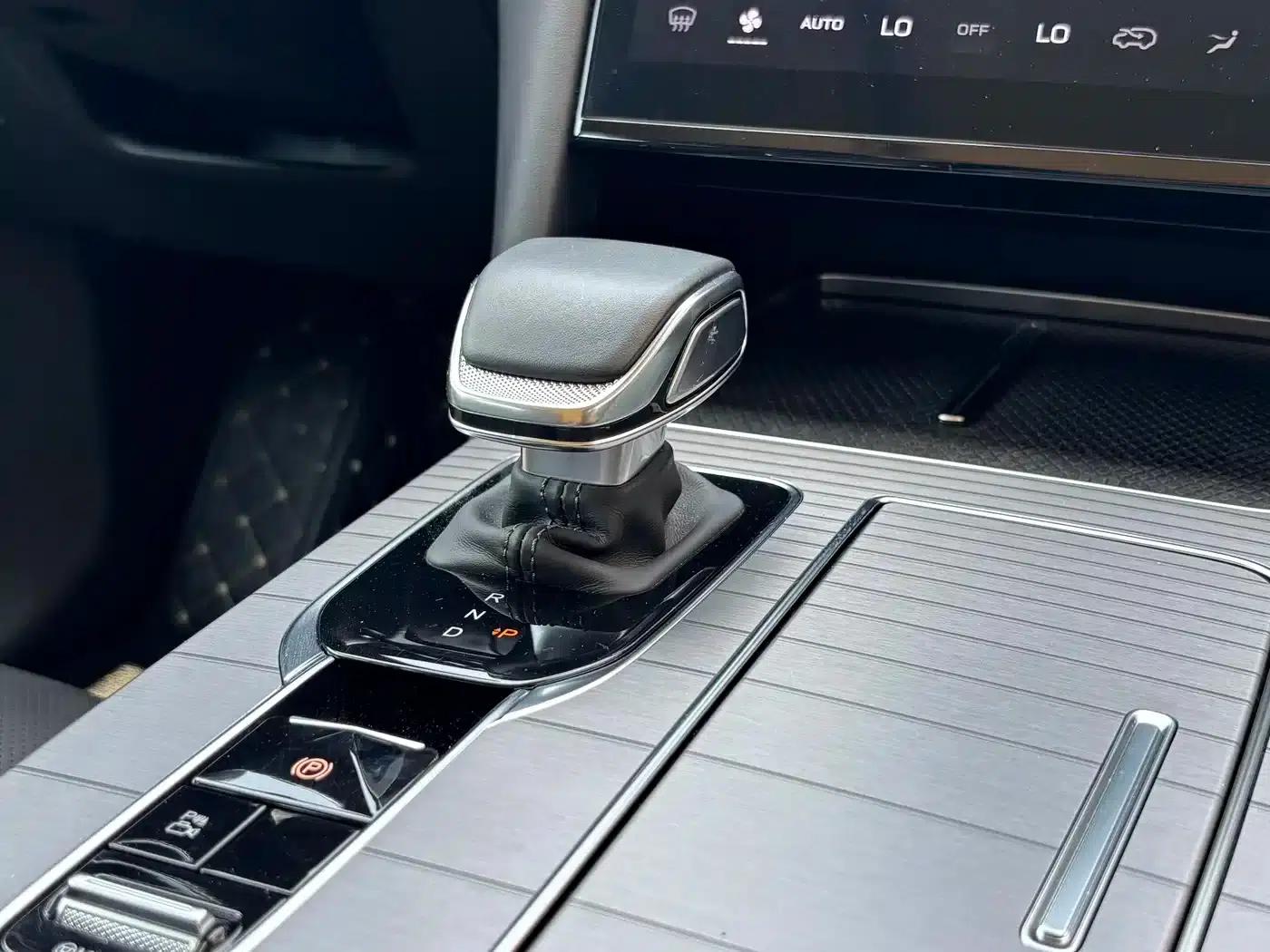 Hongqi HS7 PHEV 2024 2.0T PHEV 4WD Flagship Edition 6-seater — миниатюра 8