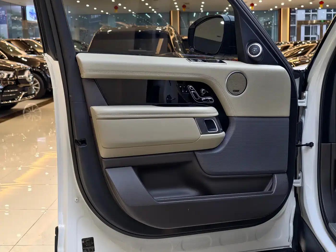 Range Rover 2019 3.0 SCV6 Legendary Edition — миниатюра 4