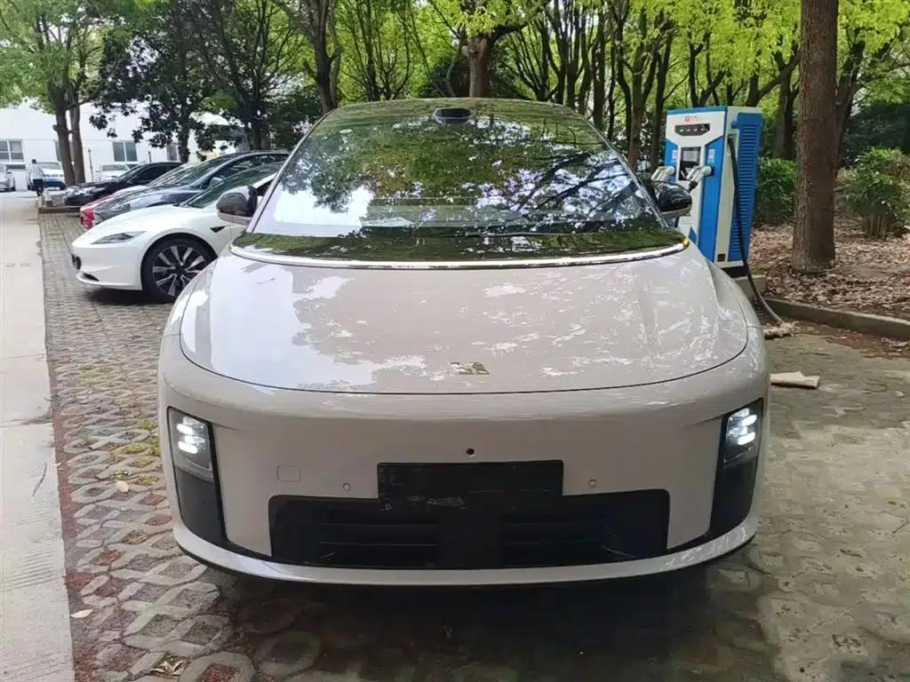 Li Auto i8 2025 Standard Edition — миниатюра 3