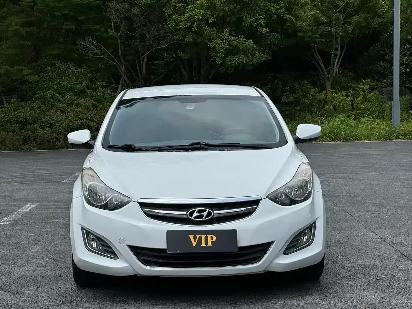 Hyundai Elantra 2015 1.6L Manual Fashion Edition — миниатюра 2
