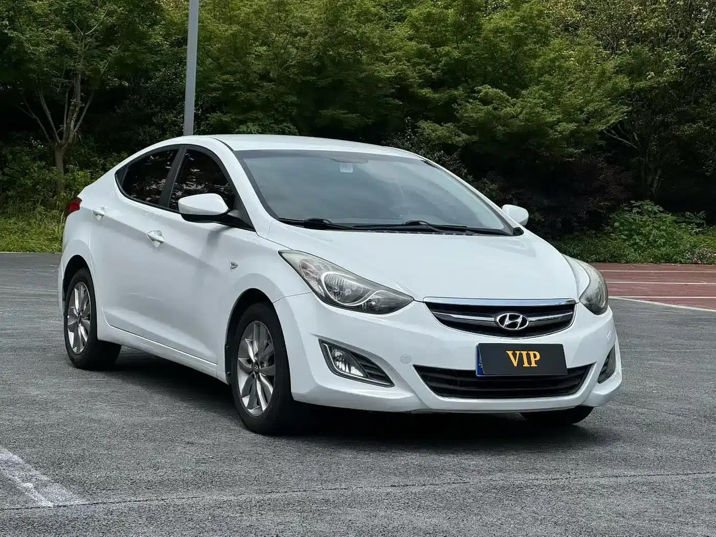 Hyundai Elantra 2015 1.6L Manual Fashion Edition — миниатюра 3