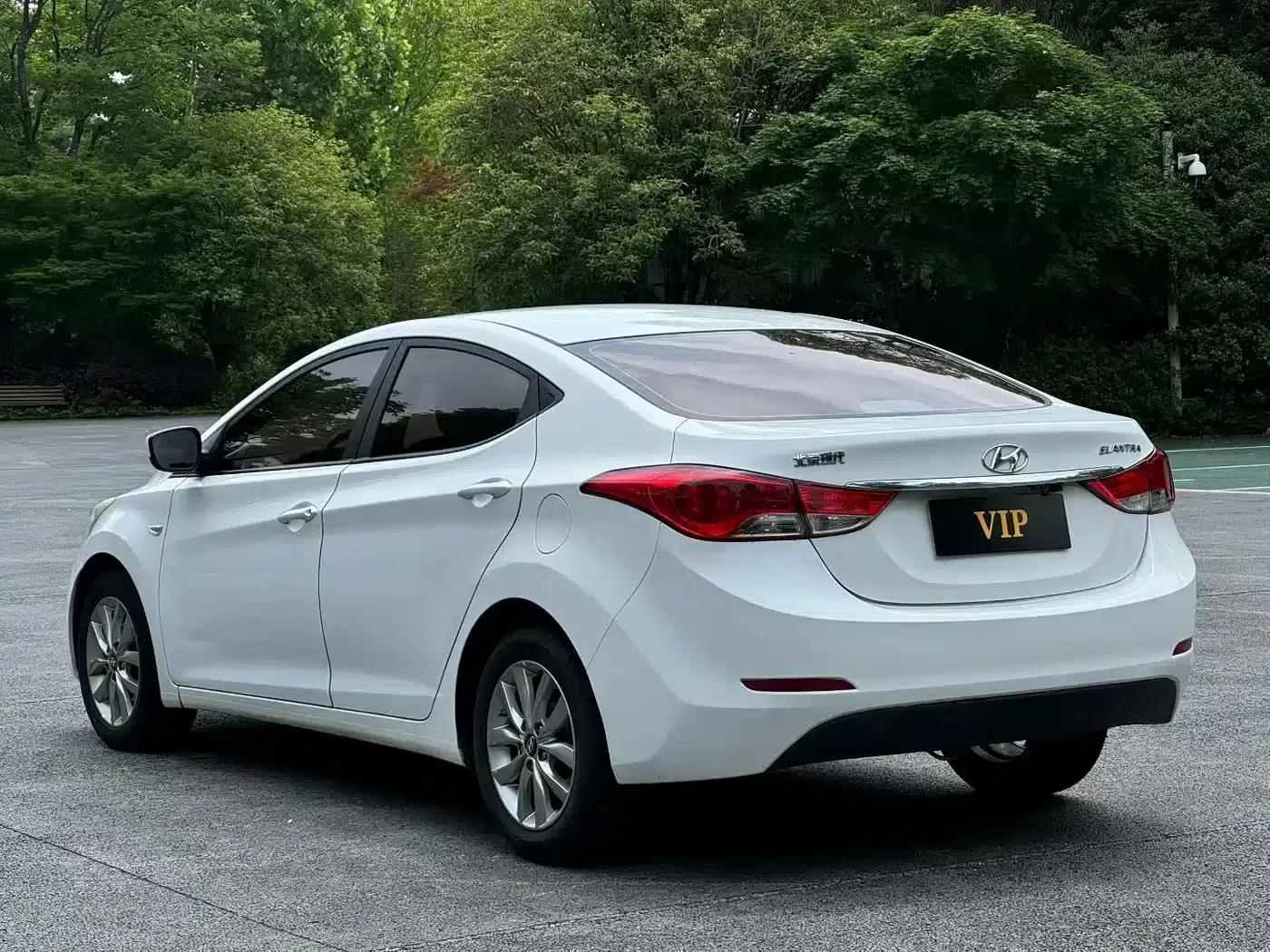 Hyundai Elantra 2015 1.6L Manual Fashion Edition — миниатюра 4