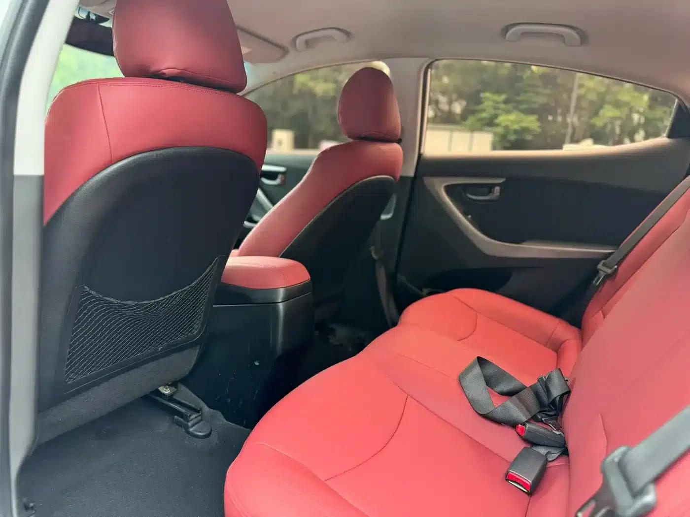 Hyundai Elantra 2015 1.6L Manual Fashion Edition — миниатюра 8