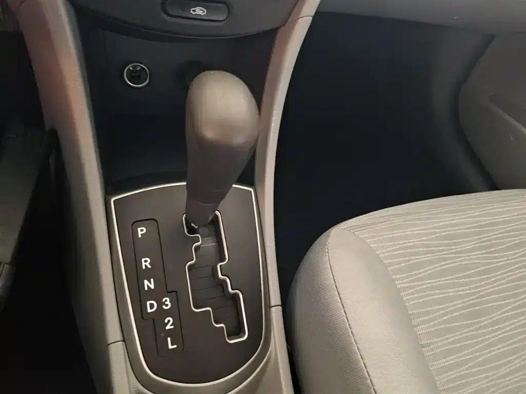 2014 Hyundai Reina 1.4L Automatic Intelligent GLS — миниатюра 14