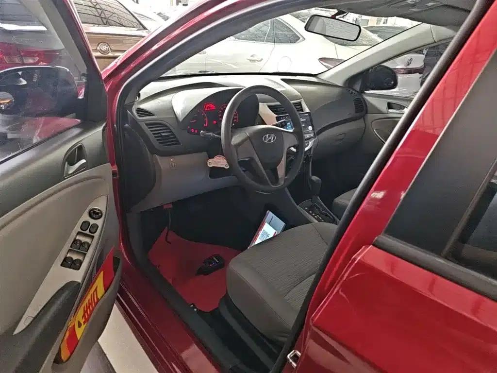 2014 Hyundai Reina 1.4L Automatic Intelligent GLS — миниатюра 15