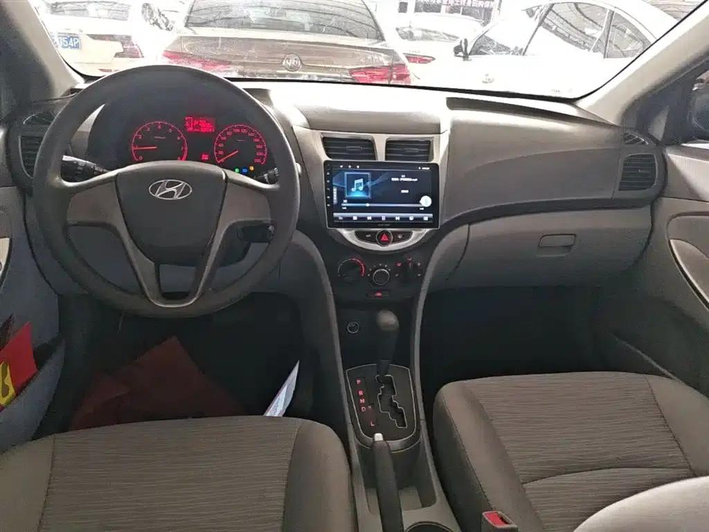 2014 Hyundai Reina 1.4L Automatic Intelligent GLS — миниатюра 10