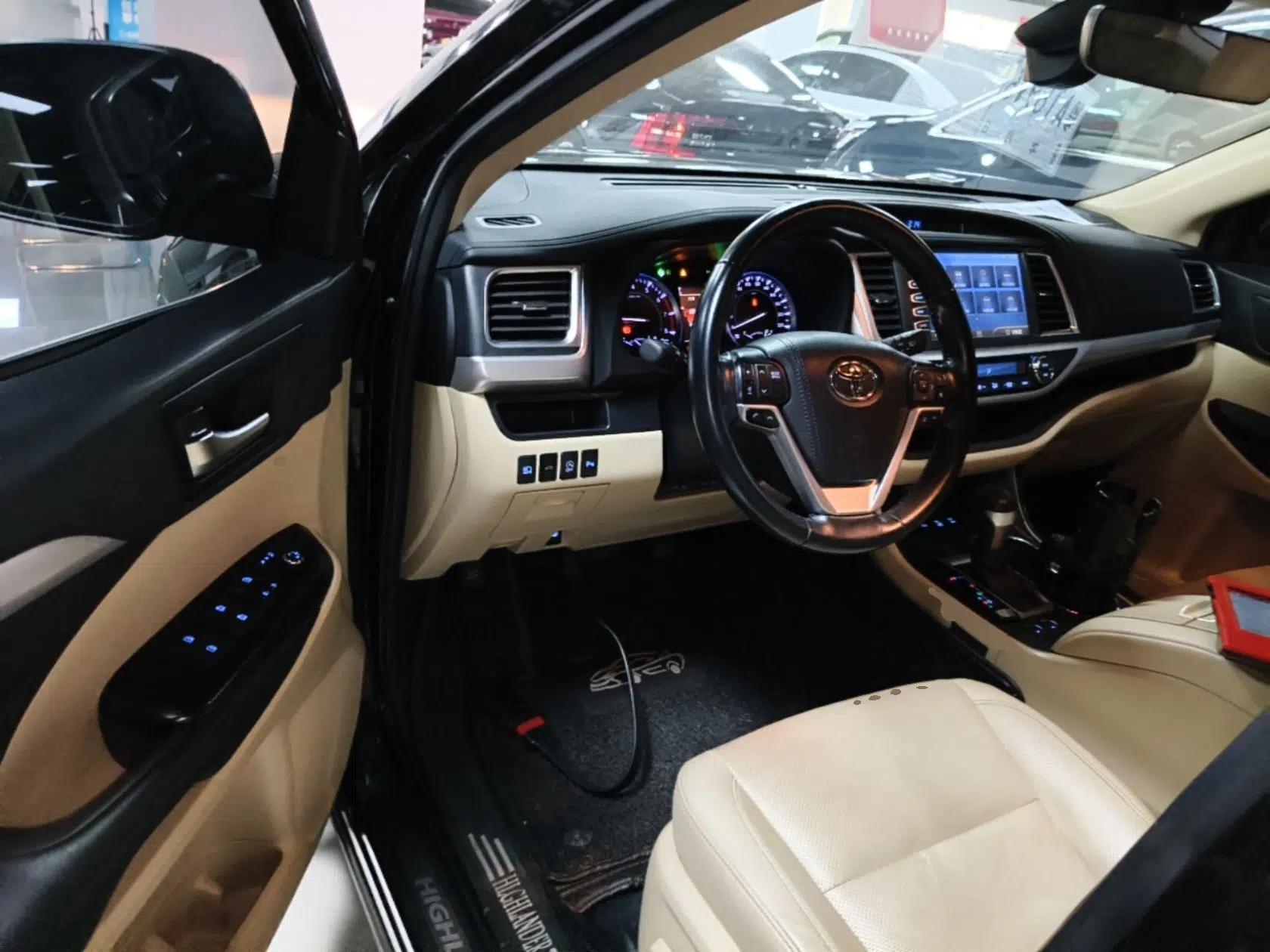 Used Toyota Highlander 2018 2.0T Four-Wheel Drive Luxury Version 7 Seats China VI Standard — миниатюра 18